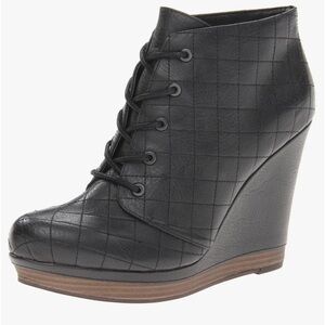 Seychelles Quilted Wedge lace up boots sz 9